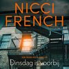 Boekomslag van 'Dinsdag is voorbij' met de tekst 'NICCI FRENCH' en een brandtrap.