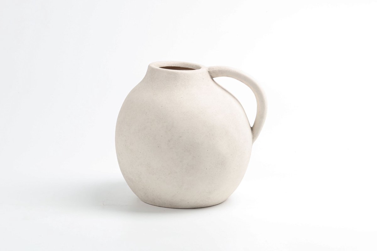 Mevaz Keramische Vaas – Handgemaakte Organische Vorm – Beige Aardetint – Modern Design – Decoratieve Pot met Handvat – Ø20 cm