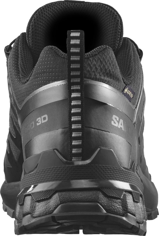 Zwarte Salomon XA Pro 3D V9 Gore-Tex heren wandelschoen, achteraanzicht.