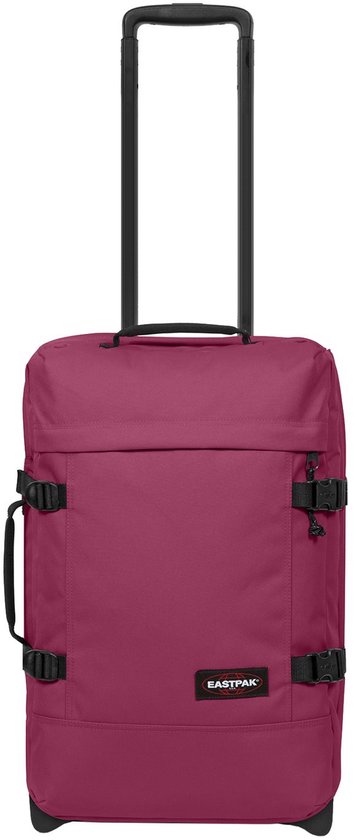 Wijnrode koffer met zwarte handgrepen en wielen. Eastpak logo op de voorkant.