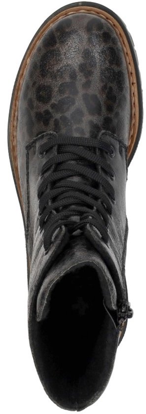 Bovenkant van een bruine veterboot met luipaardprint en zwarte veters.