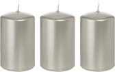 3x Zilveren cilinderkaarsen/stompkaarsen 5 x 8 cm 18 branduren - Geurloze zilverkleurige kaarsen - Woondecoraties