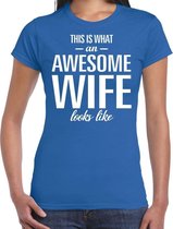 Awesome wife / echtgenote cadeau t-shirt blauw dames S