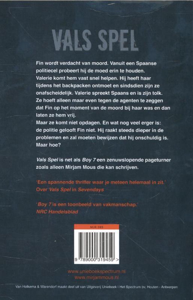 Achterkant boek 'Vals spel' met tekst en barcode.