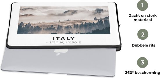 Laptophoes 14 inch - Italië - Dolomieten - Zomer - Mist - Laptop sleeve - Binnenmaat 33x23 cm - Zwarte achterkant