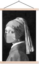 Posterhanger incl. Poster - Schoolplaat - Het meisje met de parel met een lichtblauw mondkapje - schilderij van Johannes Vermeer - zwart wit - 40x60 cm - Blanke latten