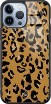 Casimoda® hoesje - Geschikt voor iPhone 13 Pro Max - Jungle Wildcat - Luxe Hard Case Zwart - Backcover telefoonhoesje - Bruin/beige