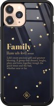 Casimoda® hoesje - Geschikt voor iPhone 11 Pro - Family Is Everything - Luxe Hard Case Zwart - Backcover telefoonhoesje - Zwart