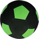 Rubberen straatvoetbal maat 5 - 420 gr met profiel groen, in polybag