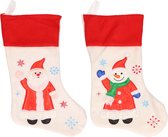 2x stuks witte kerstsokken met sneeuwpoppen en kerstmannen print 48 cm - Kerstversiering/kerstdecoratie sokken