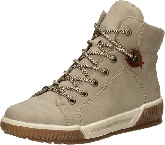 Beige hoge veterboot met bruine veters, bruine zool en een rood detail bij de veter.