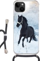 Geschikt voorApple Iphone 14 - Crossbody Case - Paard - Sneeuw - Bos - Siliconen - Crossbody - Backcover met Koord - Telefoonhoesje met koord - Hoesje met touw