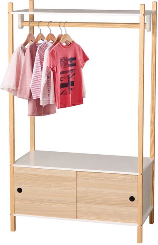 Houten kledingrek met 2 schuifdeuren, bovenrek en ophangstang met 4 kledingstukken. Afmetingen 80x40x136 cm.