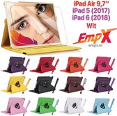 EmpX.nl Apple iPad Air 9,7''/iPad 5 (2017)/iPad 6 (2018) 360° Draaibaar tablethoes met Stylus Pen en Screen protector Wit Kunstleer | 360° Draaibaar Cover | Easy-click beschermhoes met gekleu