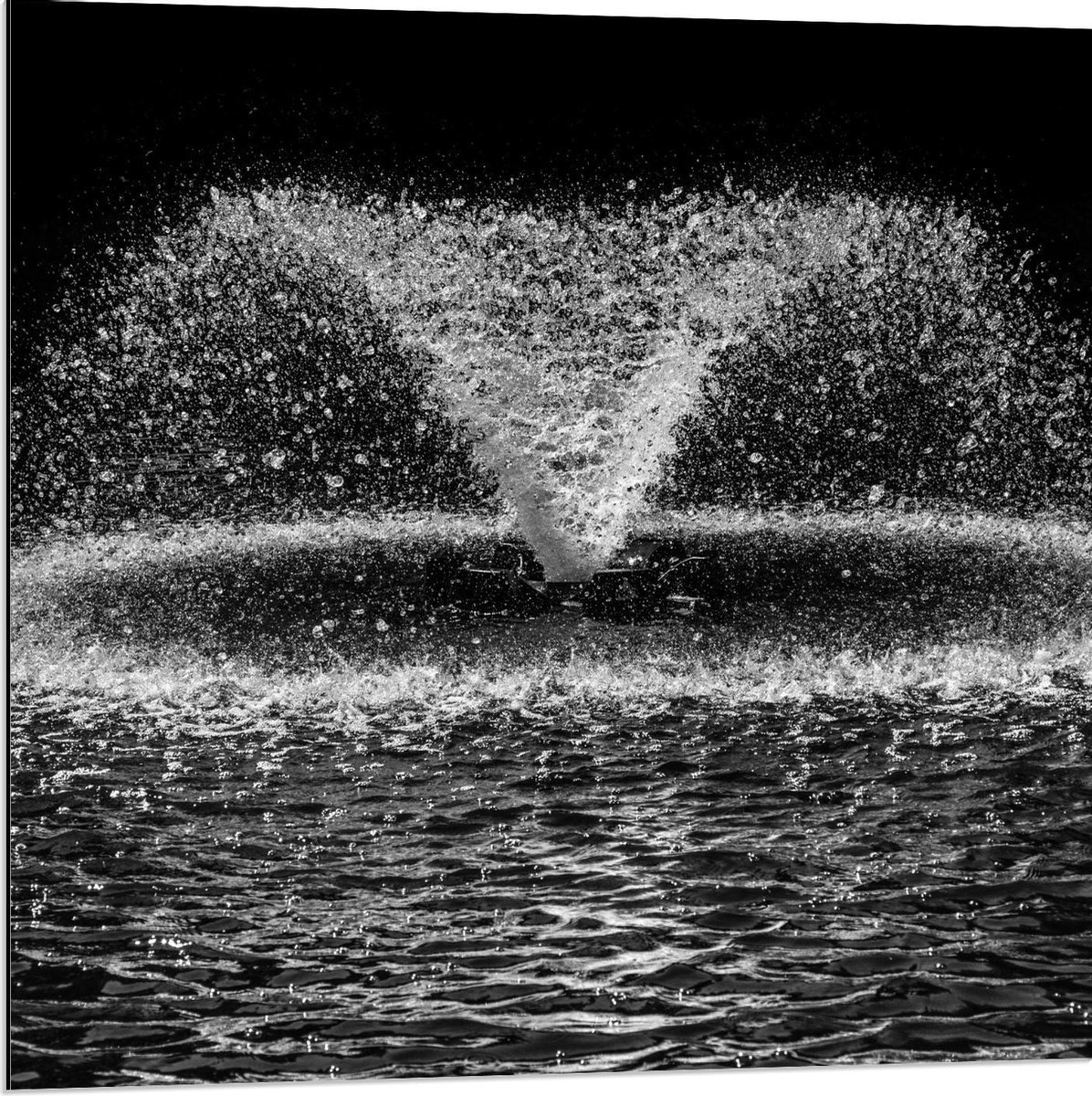 Dibond - Spetterende Water Fontein - 80x80cm Foto op Aluminium (Wanddecoratie van metaal)