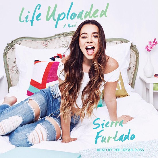 Tienermeisje met lang bruin haar in een witte off-shoulder top en gescheurde jeans, lachend op een bed. Titel 'Life Uploaded'.