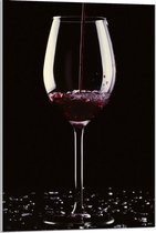 Acrylglas - Rode Wijn in Glas - 60x90cm Foto op Acrylglas (Wanddecoratie op Acrylglas)