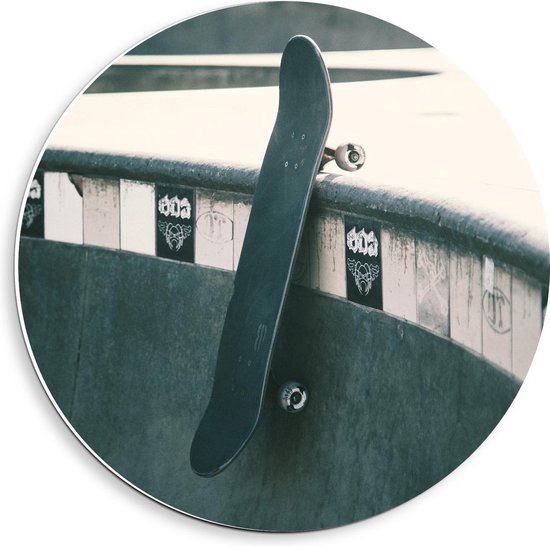 Forex Wandcirkel - Skateboard op Schans - 40x40cm Foto op Wandcirkel (met ophangsysteem)