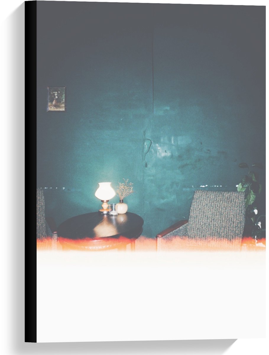 KuijsFotoprint Canvas - Interieur met Blauwe Muur - 40x60cm Foto op Canvas Schilderij (Wanddecoratie op Canvas)