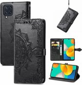 Voor Samsung Galaxy M32 Mandala Bloem Reliëf Horizontale Flip Lederen Case met Houder & Drie Kaartsleuven & Portemonnee & Lanyard (Zwart)