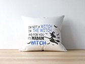 Halloween Kussen met tekst: It's madam witch - blauw | Halloween Decoratie | Grappige Cadeaus | Geschenk | Sierkussen