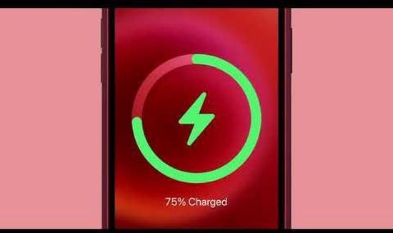 Close-up van een iPhone-scherm met een groen laadicoon en "75% Charged".