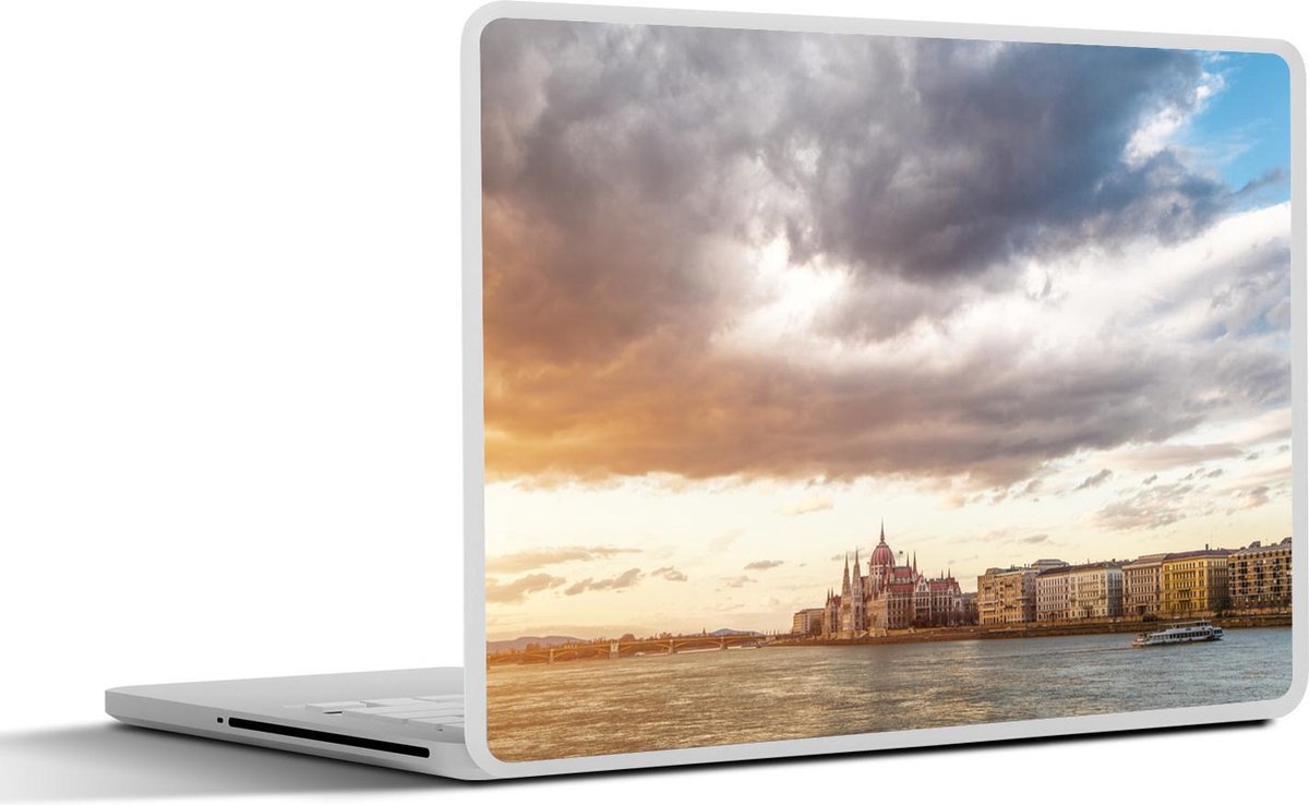 Afbeelding van product SleevesAndCases  Laptop sticker - 14 inch - Boedapest - Stad - Wolken