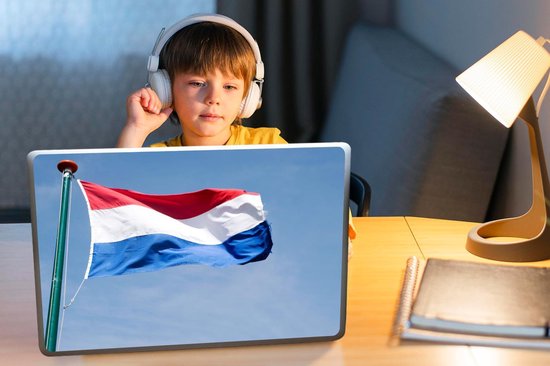 Autocollant pour ordinateur portable - 15,6 pouces - Drapeau des Nederland -Bas sur un mât sur fond de ciel bleu - 36x27,5cm - Autocollants pour ordinateur portable - Skin pour ordinateur portable - Housse