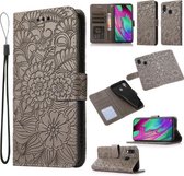 Voor Samsung Galaxy A40 Huid Voelen Reliëf Zonnebloem Horizontale Flip Lederen Case met Houder & Kaartsleuven & Portemonnee & Lanyard (Grijs)