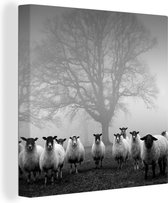 Canvas Schilderij Kudde schapen in de mist - zwart wit - 20x20 cm - Wanddecoratie