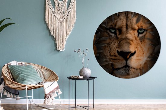 Wallpaper Circle - Vue de face d'une lionne dans la jungle - ⌀ 140 cm