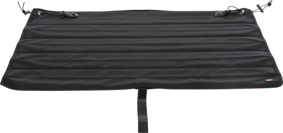 Opgevouwen zwarte bumperbeschermer met horizontale naden, touwtjes en karabijnsluitingen.