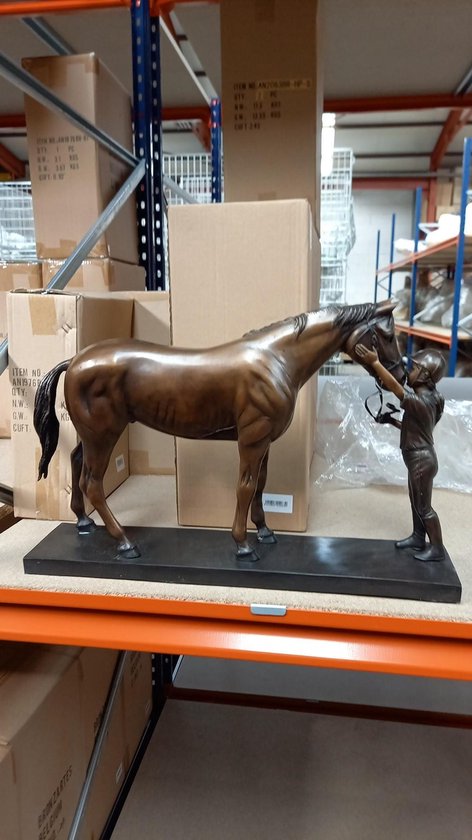 Sculpture en bronze d'un cheval, décoration dans l'écurie, exclusive