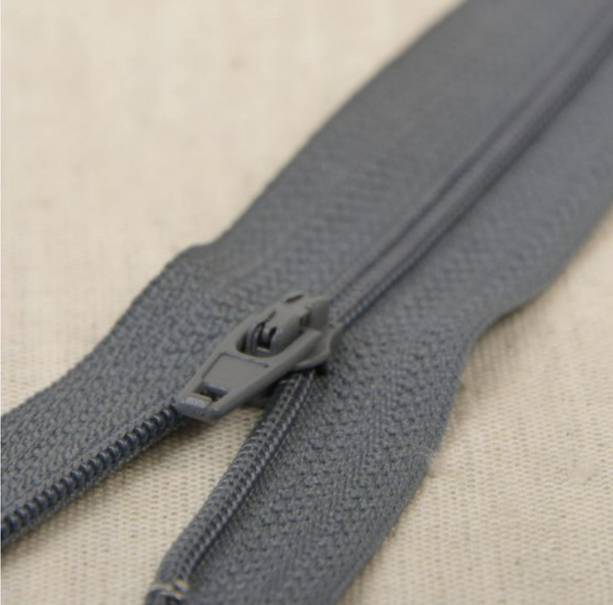Fijne rits polyester donker grijs 10cm - niet-deelbaar stevige rits