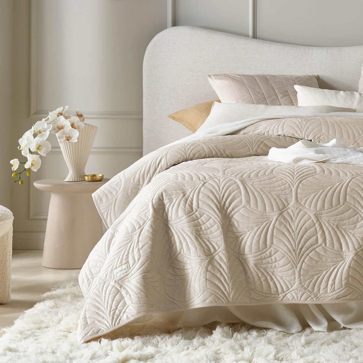 Feel Elegante sprei in crème 200 x 220 cm veelzijdige woondeken als bedsprei of bankovertrek sprei voor bed en bank quilt-stijl ideaal als sprei fluweel