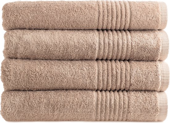Pile de quatre serviettes beige clair avec décor côtelé.