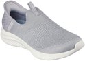 Grijze instapper sneaker met ademende stof en een zilverkleurig patroon op de hiel. Witte zool.