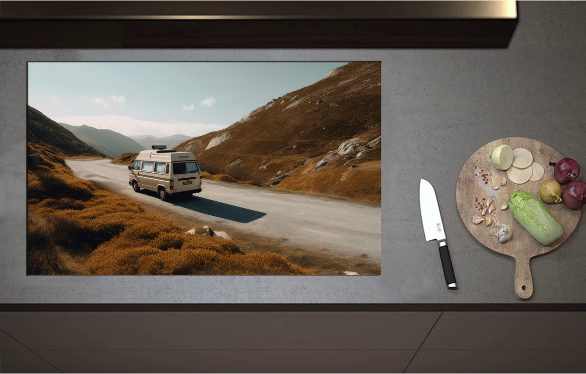 Inductieplaat Beschermer - Camper in Berglandschap - 90x55 cm - 2 mm Dik - Inductie Beschermer - Bescherming Inductiekookplaat - Kookplaat Beschermer van Wit Vinyl