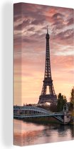 Canvas Schilderij Een mooie oranje lucht boven de Eiffeltoren in Parijs - 40x80 cm - Wanddecoratie