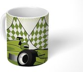 Mok - Koffiemok - Een groene racewagen van de Formule 1 in een illustratie - Mokken - 350 ML - Beker - Koffiemokken - Theemok