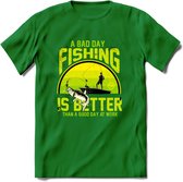 A Bad Day Fishing - Vissen T-Shirt | Groen | Grappig Verjaardag Vis Hobby Cadeau Shirt | Dames - Heren - Unisex | Tshirt Hengelsport Kleding Kado - Donker Groen - XL