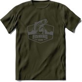 Fishing - Vissen T-Shirt | Grappig Verjaardag Vis Hobby Cadeau Shirt | Dames - Heren - Unisex | Tshirt Hengelsport Kleding Kado - Leger Groen - M