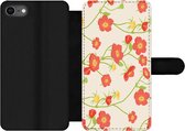 Bookcase Geschikt voor iPhone 7 telefoonhoesje - Bloem - Veldbloemen - Patronen - Met vakjes - Wallet case met magneetsluiting