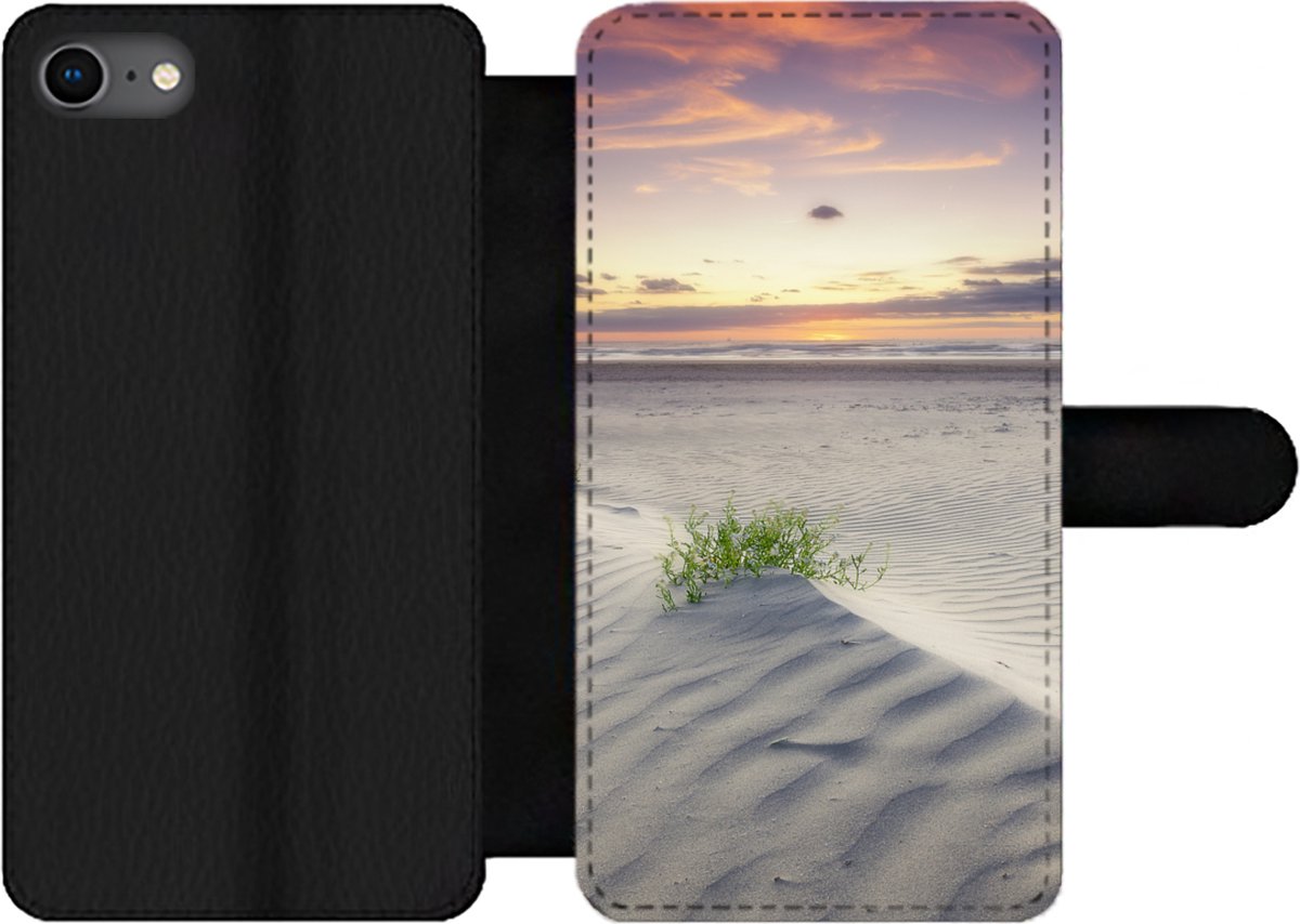 Telefoonhoesje Geschikt voor iPhone SE 2020 telefoonhoesje - Zonsondergang in een landschap in Nederland - Met vakjes - Wallet case met magneetsluiting