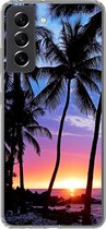 Geschikt voor Samsung Galaxy S21 FE hoesje - De kleurrijke zonsondergang achter een rij met palmbomen op Hawaï - Siliconen Telefoonhoesje