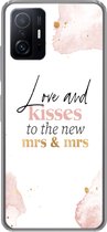Geschikt voor Xiaomi 11T Pro hoesje - Quotes - 'Love and kisses to the new Mrs & Mrs' - Spreuken - Marmer print - Siliconen Telefoonhoesje