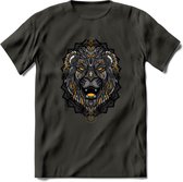 Leeuw - Dieren Mandala T-Shirt | Geel | Grappig Verjaardag Zentangle Dierenkop Cadeau Shirt | Dames - Heren - Unisex | Wildlife Tshirt Kleding Kado | - Donker Grijs - XL