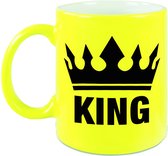 1x Cadeau King beker / mok -  fluor neon geel met zwarte bedrukking - 300 ml keramiek - neon gele bekers