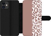 Bookcase Geschikt voor iPhone 11 telefoonhoesje - Dierenprint - Roze - Dieren - Met vakjes - Wallet case met magneetsluiting