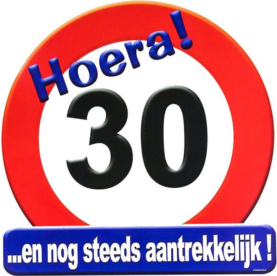 Een rood-wit stopbord met 'Hoera!' en het getal 30. Onderaan staat de tekst '...en nog steeds aantrekkelijk!'.